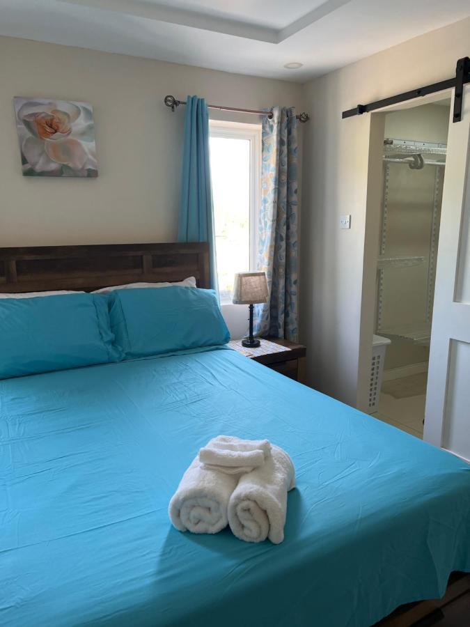Bayfront Villa & Apartment Портмор Экстерьер фото