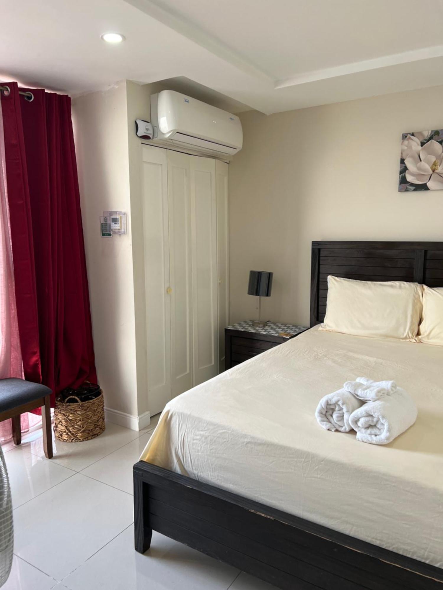 Bayfront Villa & Apartment Портмор Экстерьер фото